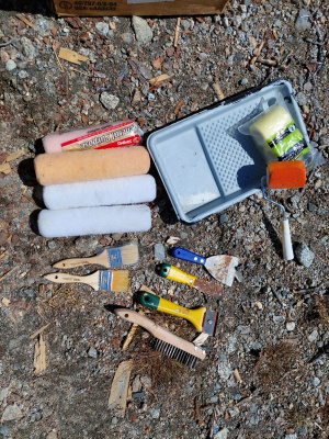 File:20251126034834!300px-Harrison Hut 2023-06 Tools - Paint.jpg