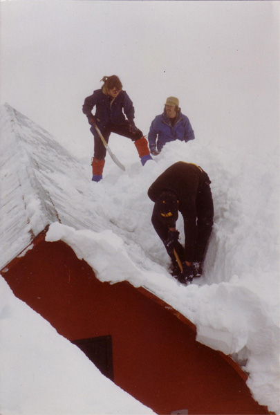 File:Brew Hut I SnowCreep2.jpg