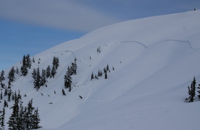 Full path avalanche above Telemagique Lake